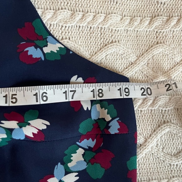 Banana Republic Navy Adjustable Strap Tank Camisole Women’s Size Large - Picture 11 of 12